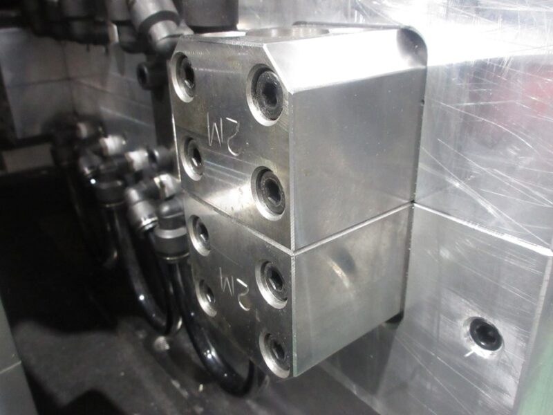 ガイドピンブロックをインロー構造化 （他社製の金型の改造）